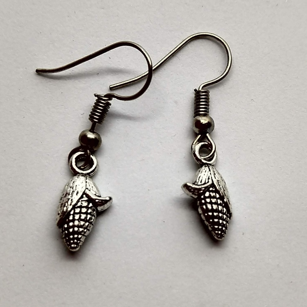 5/$20 Cute corn on the cob earrings farmers market